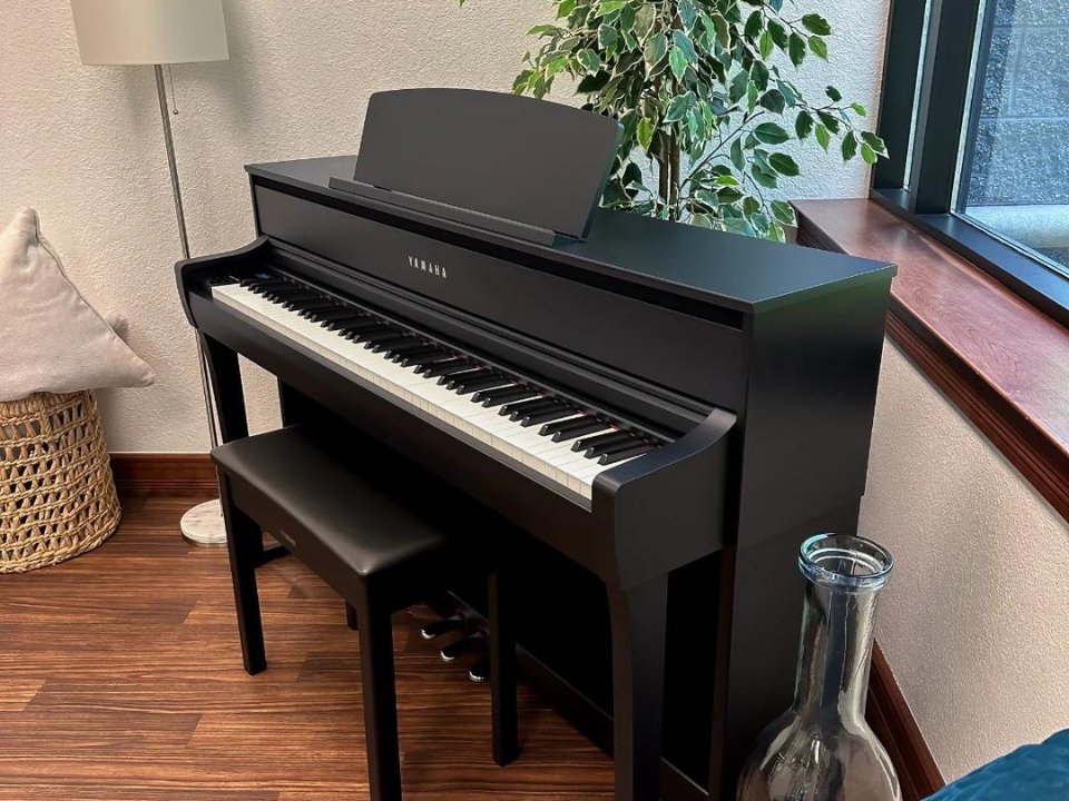 Cận cảnh YAMAHA CLP-775 B tại Piano House